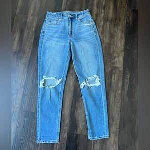 American Eagle Outfitters Light Blue Ripped Skinny Jeans SIZE 2. Regular.